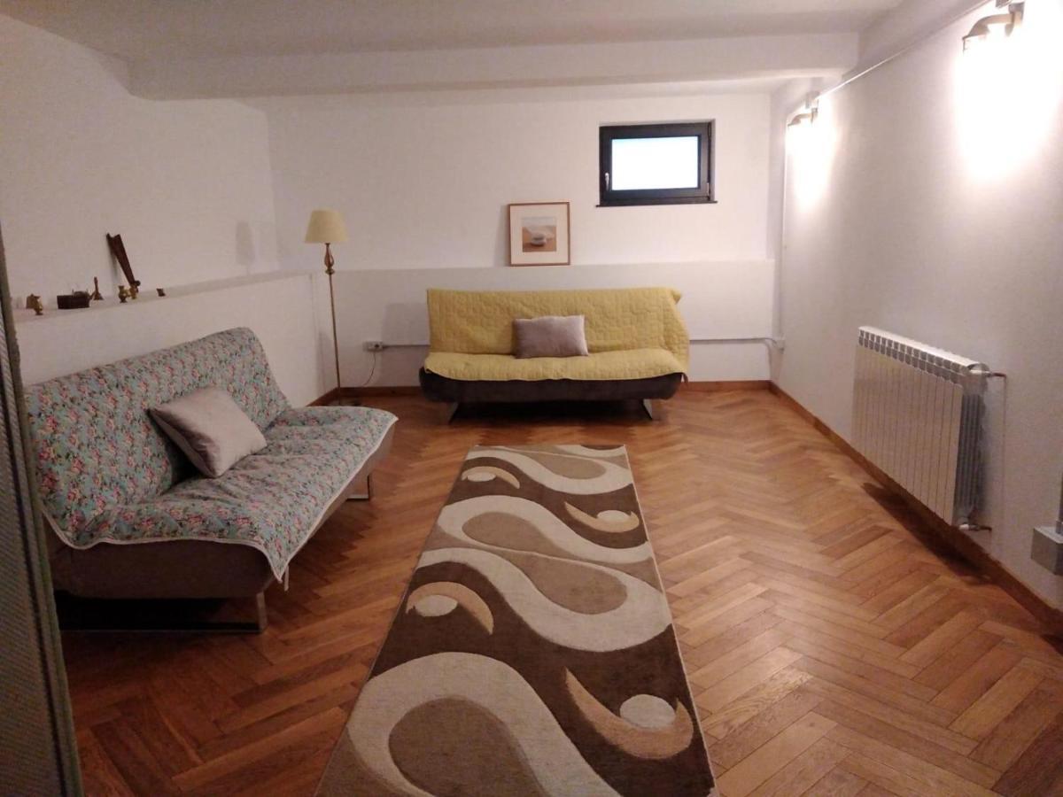 Villa Sunny House à Suceava Extérieur photo
