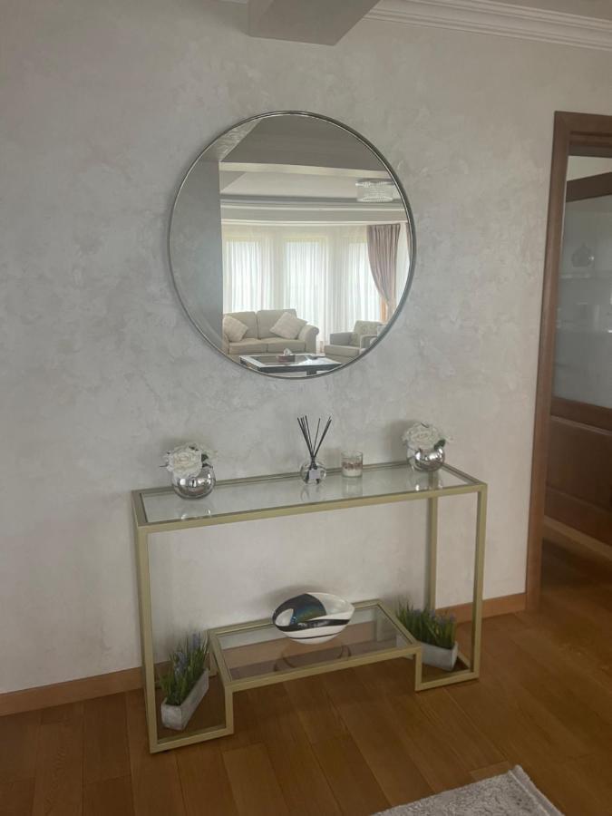 Villa Sunny House à Suceava Extérieur photo