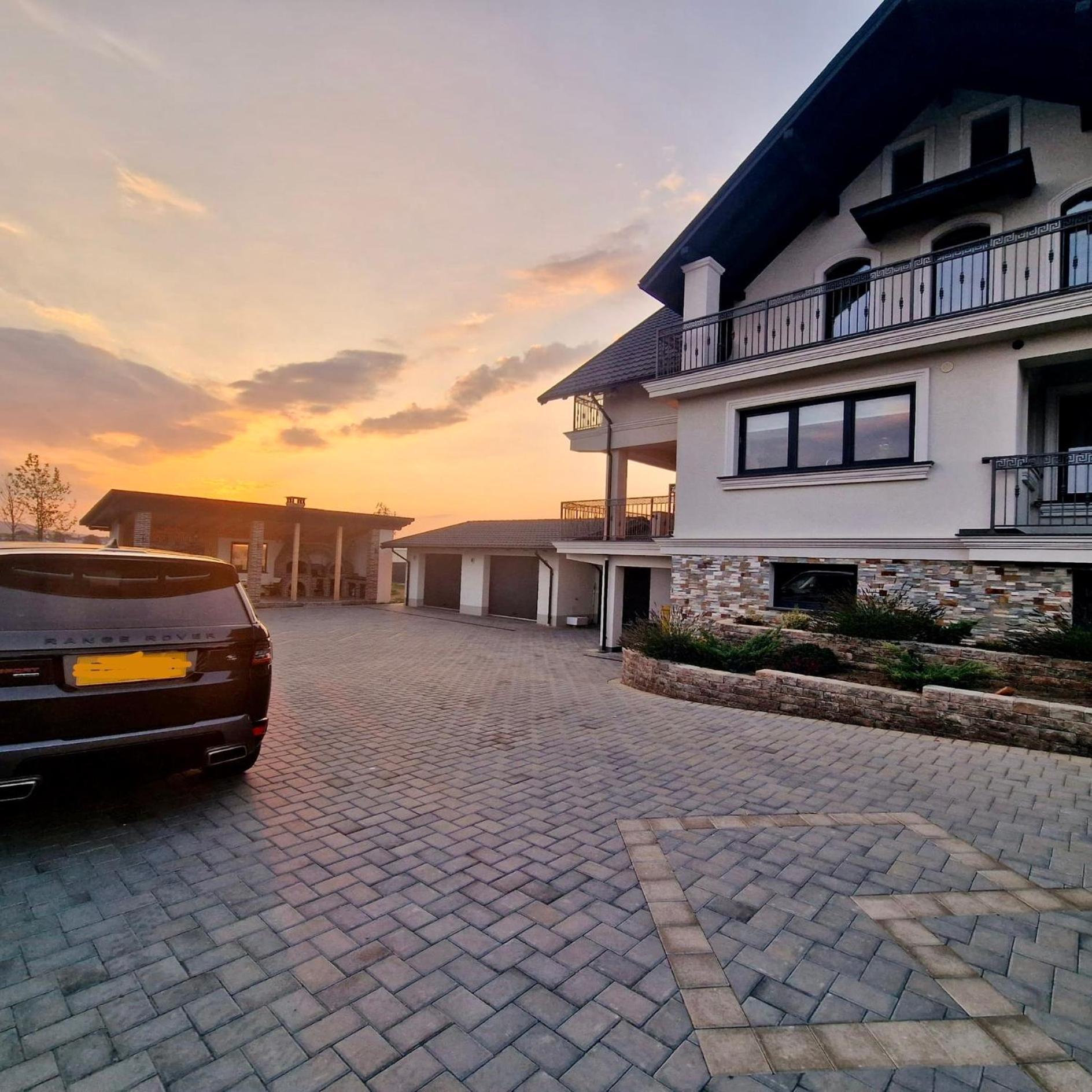 Villa Sunny House à Suceava Extérieur photo
